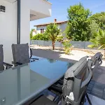 3 Bedroom Front In 公寓