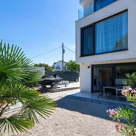 3 Bedroom Front In 马林斯卡
