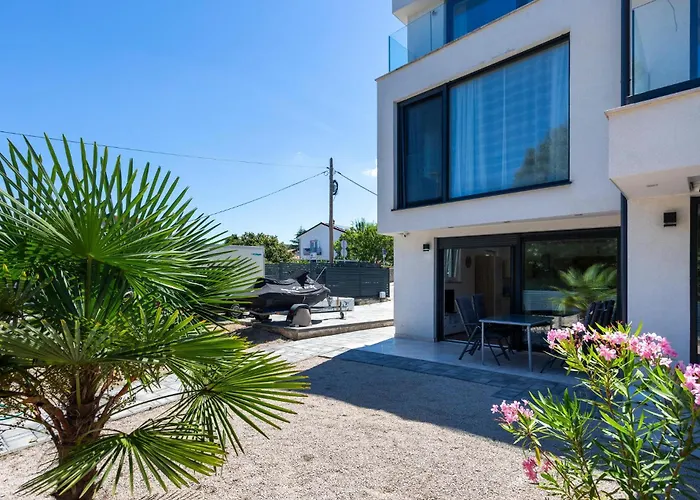 3 Bedroom Amazing In Malinska