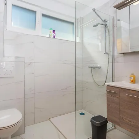 3 Bedroom Cozy In *