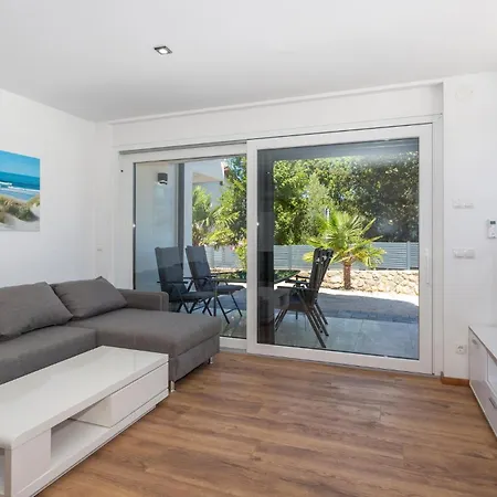 3 Bedroom Cozy In *
