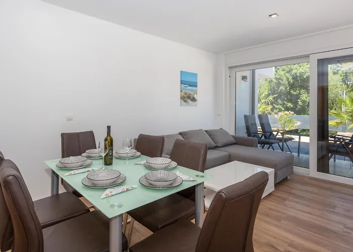 Διαμέρισμα 3 Bedroom Amazing In Malinska
