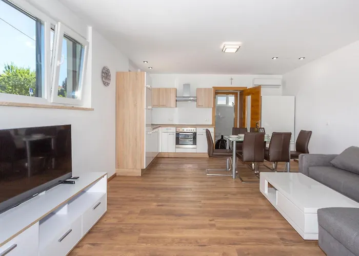3 Bedroom Amazing In Malinska